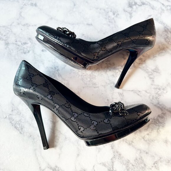 Gucci GG Imprime Black Leather Chain Charm Pumps - Picture 4 of 15